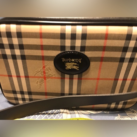 Burberry Vintage Crossbody - Picture 9 of 9